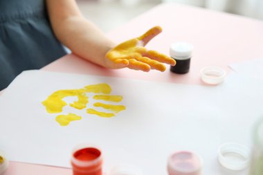 Çocuk el baskı yapma