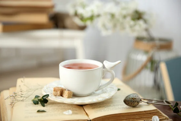 Open book and cup of tea — Stock Photo, Image