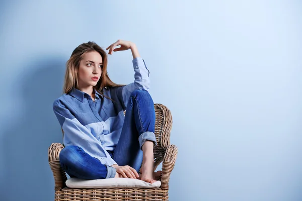 Mulher bonita jovem — Fotografia de Stock