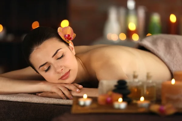 Spa salonda genç kız — Stok fotoğraf