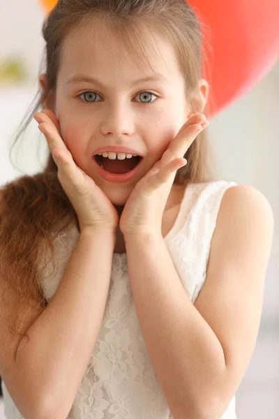 Menina pequena bonito — Fotografia de Stock