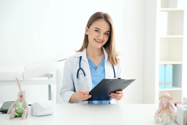 Young beautiful female doctor — Stock Photo, Image