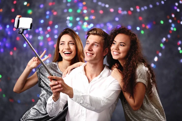 Vrienden nemen selfie — Stockfoto