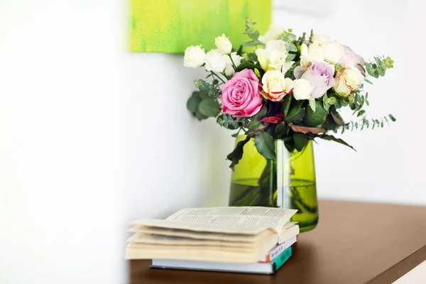Vase with fresh roses — Stock Photo, Image