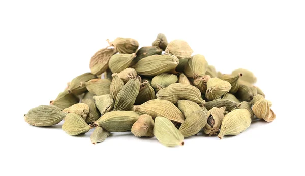 Sementes de cardamomo isoladas — Fotografia de Stock