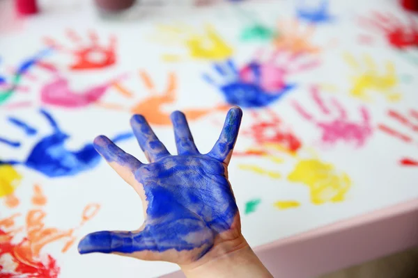 Child making hand print — Stock Photo, Image