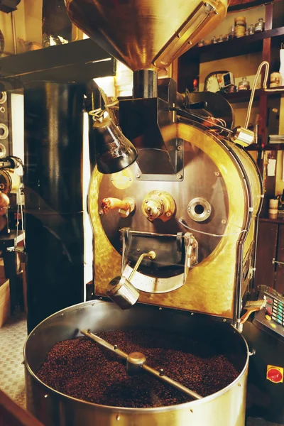 Taze kavrulmuş kahve çekirdeği.