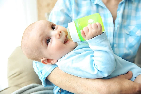 Baby drinking water — Stock Photo, Image