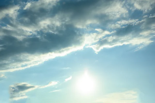 Nuvens no céu azul — Fotografia de Stock