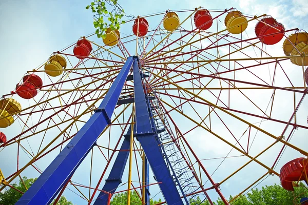Феррі колесо в парку — стокове фото