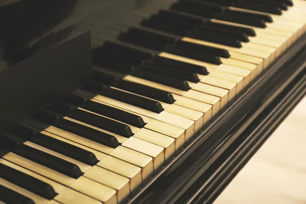 Black and white piano keys — Stock Photo, Image