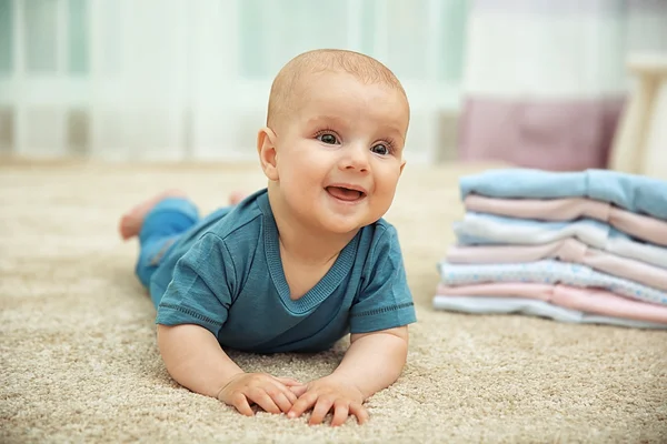 Sorrindo bebê adorável — Fotografia de Stock