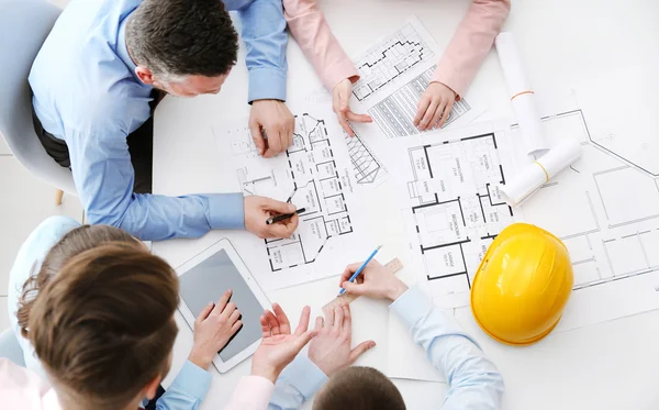 Jeunes Ingénieurs Travaillant Dans Bureau Vue Dessus — Photo