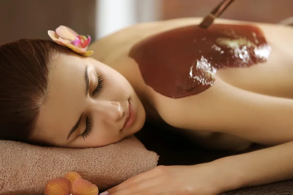 Chica en el salón de spa — Foto de Stock