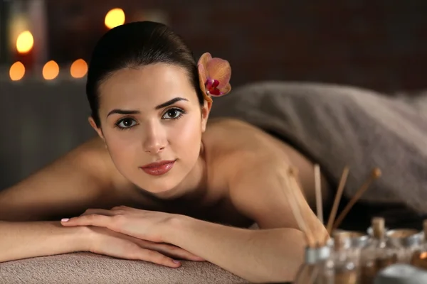 Chica en el salón de spa — Foto de Stock