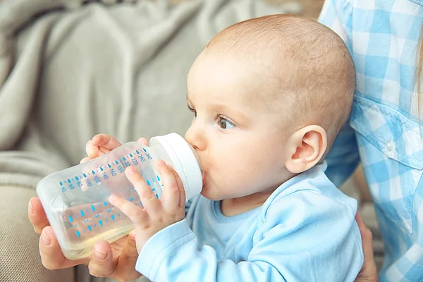 Babydricksvatten — Stockfoto