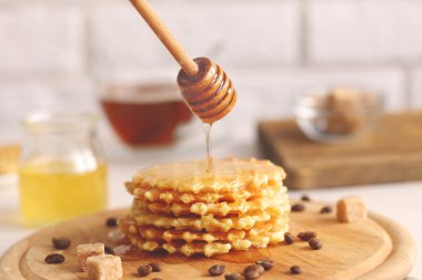Lezzetli waffle bal ile 