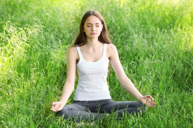 lotus pozisyonu genç kız