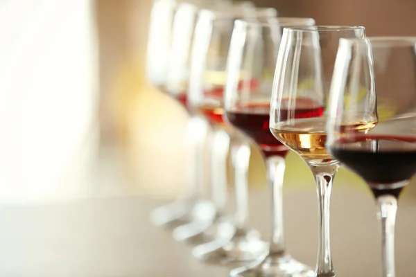 Muchas copas de vino diferentes —  Fotos de Stock