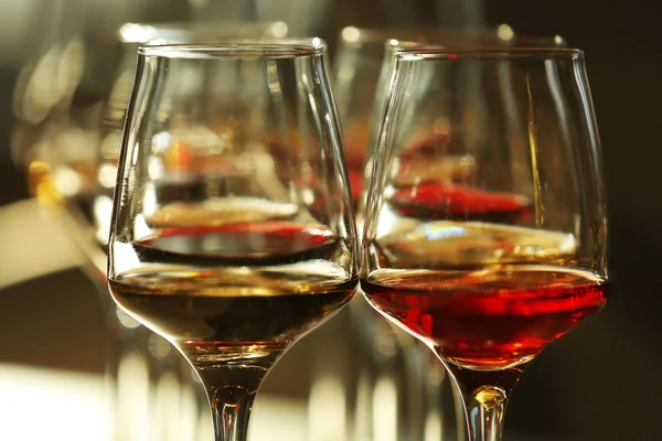 Birçok farklı şarap bardak 