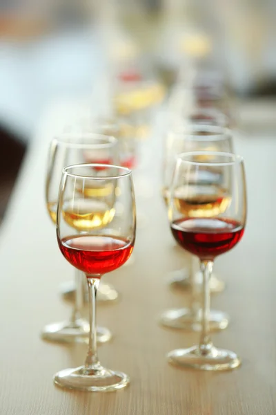 Many glasses of different wine — Stock Photo, Image