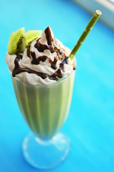 Delicious milkshake with kiwi — Stock Photo, Image