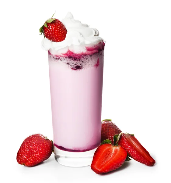Leckerer Milchshake mit Erdbeere — Stockfoto