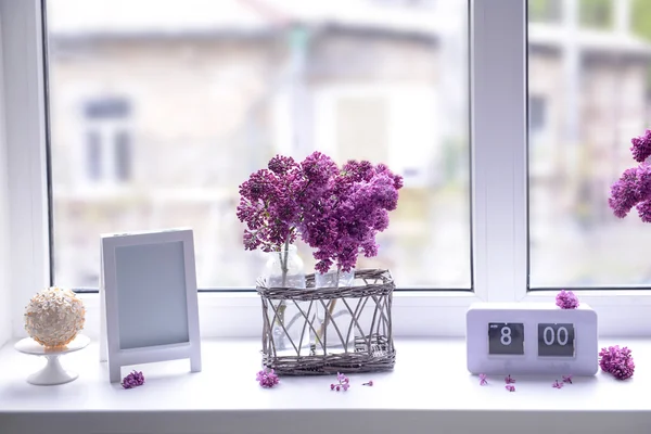 Buquê de lilás em frasco de vidro — Fotografia de Stock