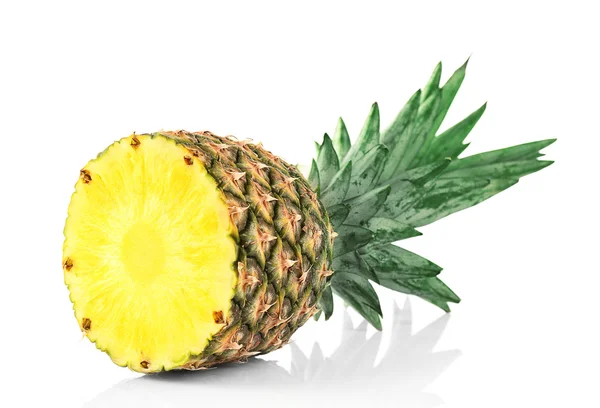 Gesneden ananas, geïsoleerd — Stockfoto