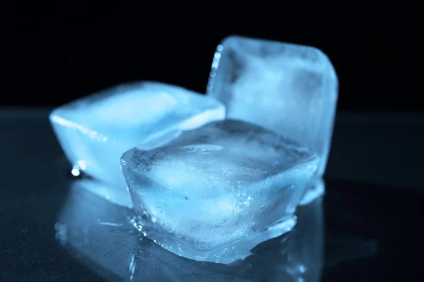 Smeltende ijsblokjes — Stockfoto