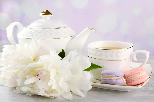 Cup of tea on wooden table — Stock Photo, Image