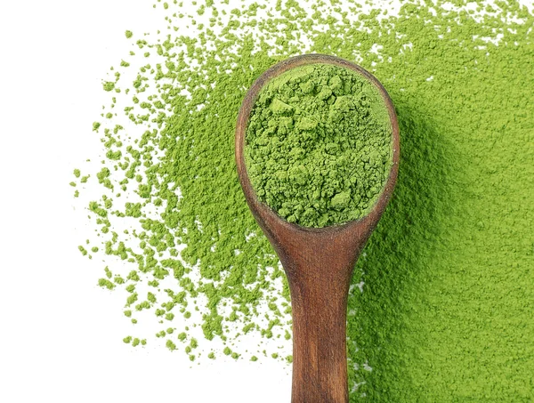 Cucchiaio di legno con tè matcha in polvere — Foto Stock