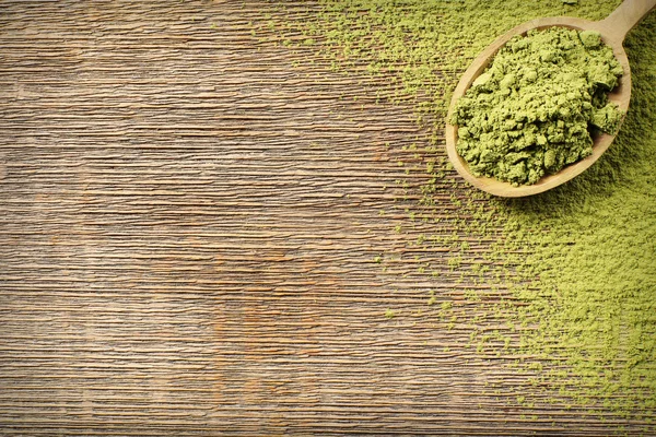 Wooden spoon with powdered matcha tea — Stock Photo, Image