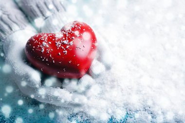 Mittens dekoratif kalpli kadın elinde