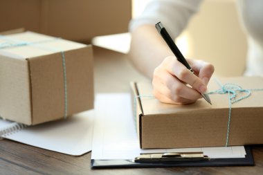 Belgeler parsel arasında kadın işaretleri