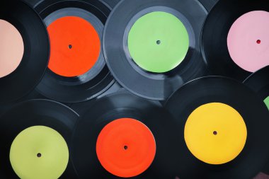 Vinil kayıtlar çok renkli etiketleri