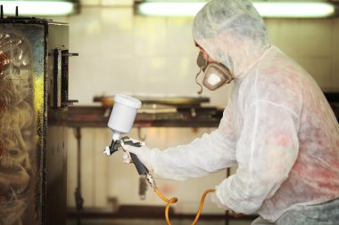 Metal konstrüksiyon boyama işçi