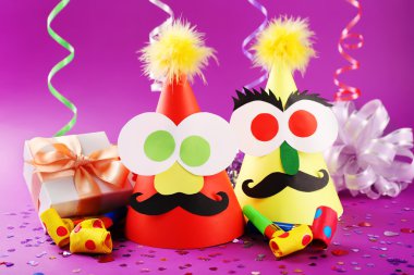 Komik parti şapkaları