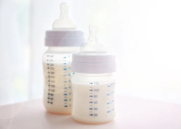 Bebé botellas de leche — Foto de Stock