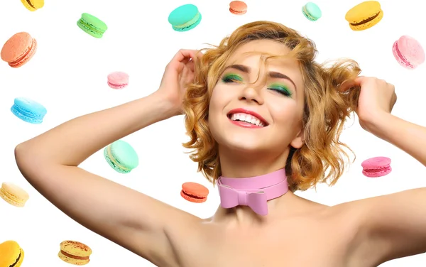 Mooi meisje met kleurrijke donuts — Stockfoto