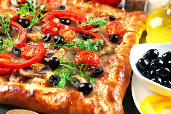 Färsk hemgjord pizza — Stockfoto