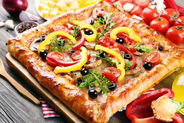 Färsk hemgjord pizza — Stockfoto