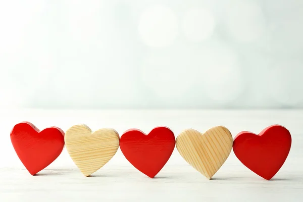 Cuori di legno su sfondo — Foto Stock