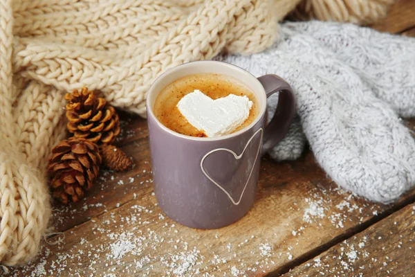 Tazza di caffè con marshmallow — Foto Stock