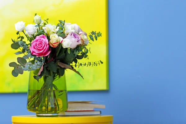 Vase with fresh roses — Stock Photo, Image