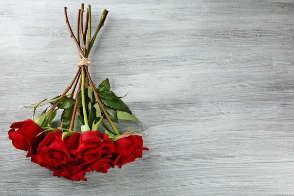 Red roses on wooden — Stock Photo, Image