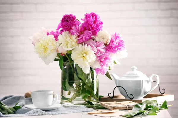 Sammansättning med vackra blommor — Stockfoto