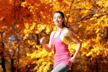 genç güzel kadın koşu 