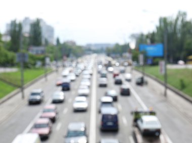 Şehir trafiğinde otomobil