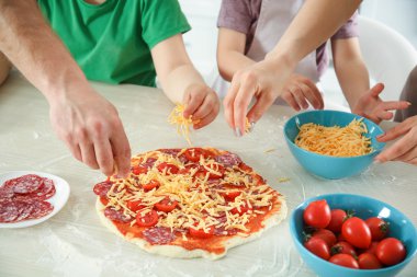 Yemek ebeveynler çocuklarla